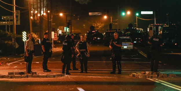 ABD'de polis siyahileri vuruyor!