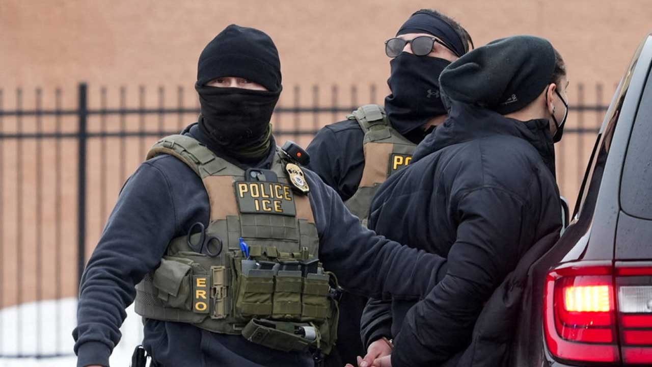 ABD'de resmi ku klux klan'a doğru! ICE polislerine evlere baskın izni