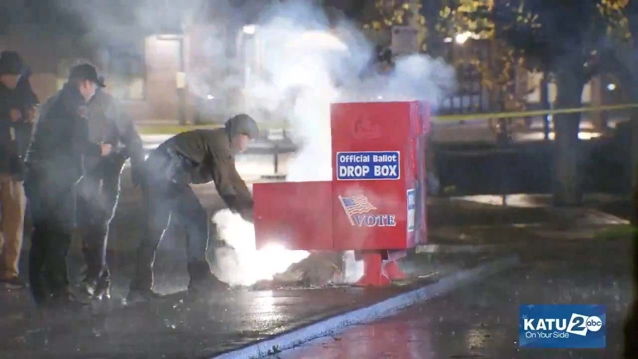 ABD'de seçim sandıkları kundaklandı: Yüzlerce oy pusulası yakıldı! Flaş açıklama