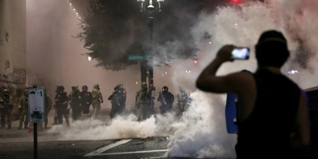 ABD'de şehir karıştı, ortalık savaş alanına döndü! Ordu sokağa indi