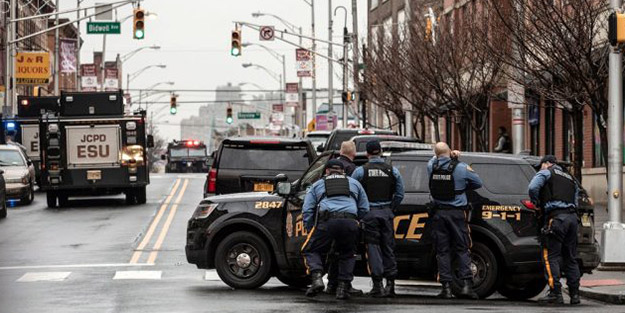 ABD'de şehrin göbeğinde polisle çatıştılar! 6 kişi hayatını kaybetti