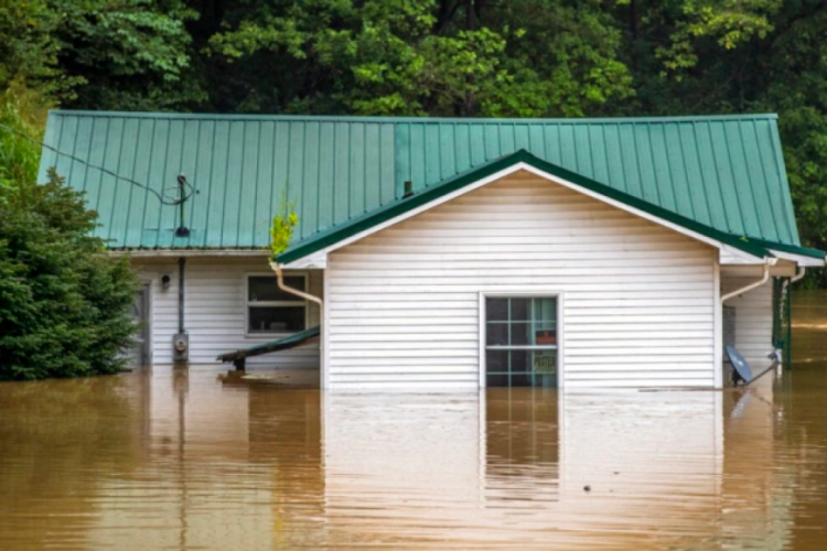 ABD'de selde ölü sayısı 15'e çıktı