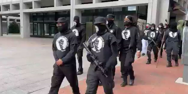 ABD’de silahlanıp sokağa indiler