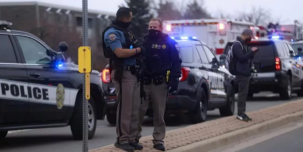 ABD'de şok saldırı: 1'i polis onlarca ölü var!