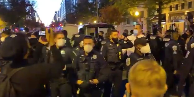 ABD'de sokaklar karışmaya başladı