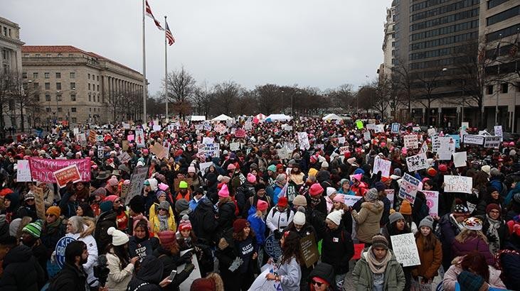 ABD'de Trump karşıtı binlerce kadın yürüdü