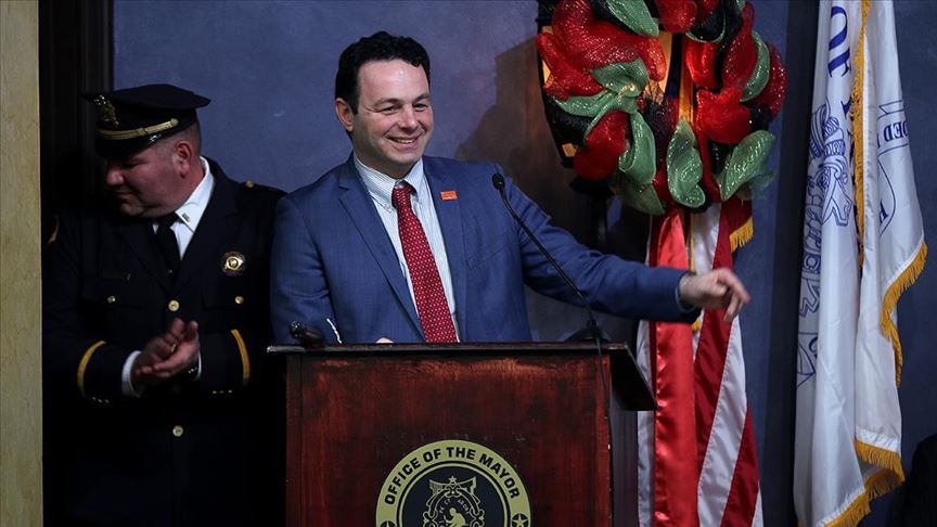 ABD'de Türklerin en yoğun yaşadığı kentin Belediye Başkanı Kovid-19'a yakalandı