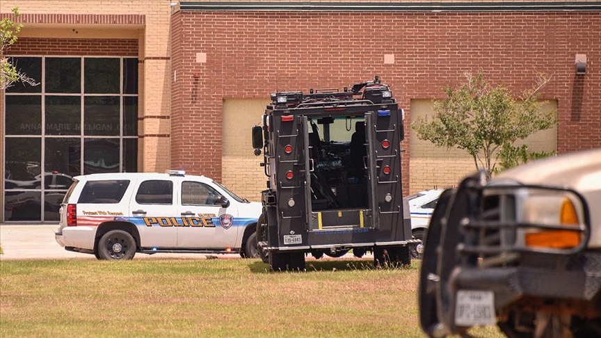ABD'de üniversite kampüsünde ibadet odasına giren vandallar dini kitapları yaktı