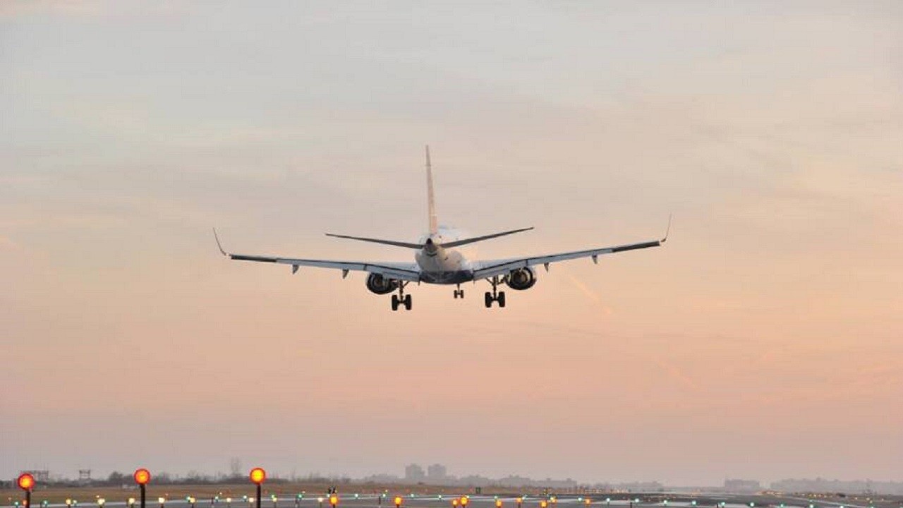 ABD’de yolcu uçağı acil iniş yaptı!