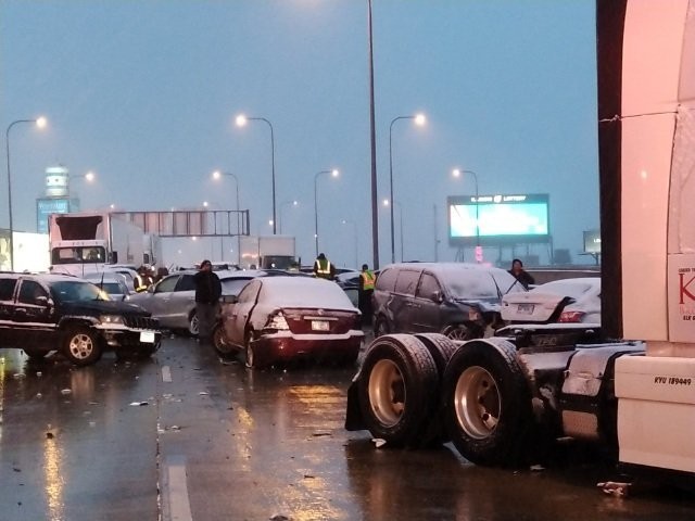 ABD’de zincirleme trafik kazasında yaklaşık 60 araç birbirine girdi 