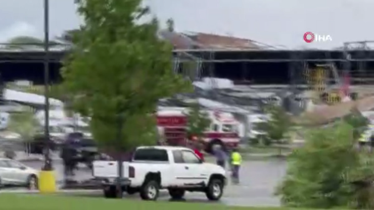 ABD’deki hortumda kargo deposu çöktü! 50 kişi mahsur kaldı...