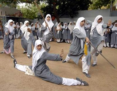 ABD’DEKİ İSLAM KARŞITLIĞI MÜSLÜMAN KADINLARI DÖVÜŞ SANATLARINA YÖNLENDİRDİ