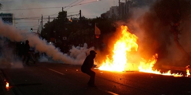 ABD'deki öfke komşuya sıçradı! Sokaklar alev alev yanıyor