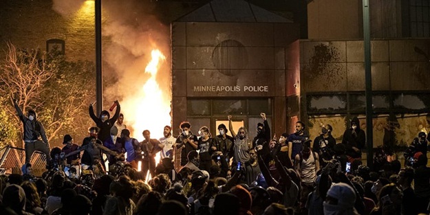 ABD’deki olaylarla ilgili ortalığı karıştıracak açıklama: 6 beyaz adam geldi...