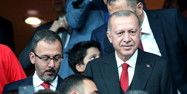 ABD'den dönen Erdoğan, ayağının tozuyla milli maça geldi