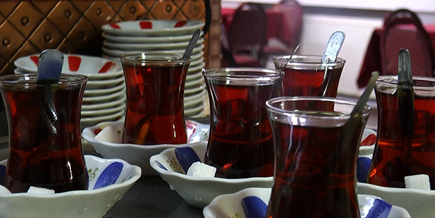 ABD’den gelen araştırmayla havalara uçtu! Çay tiryakilerine nefes aldıracak haber