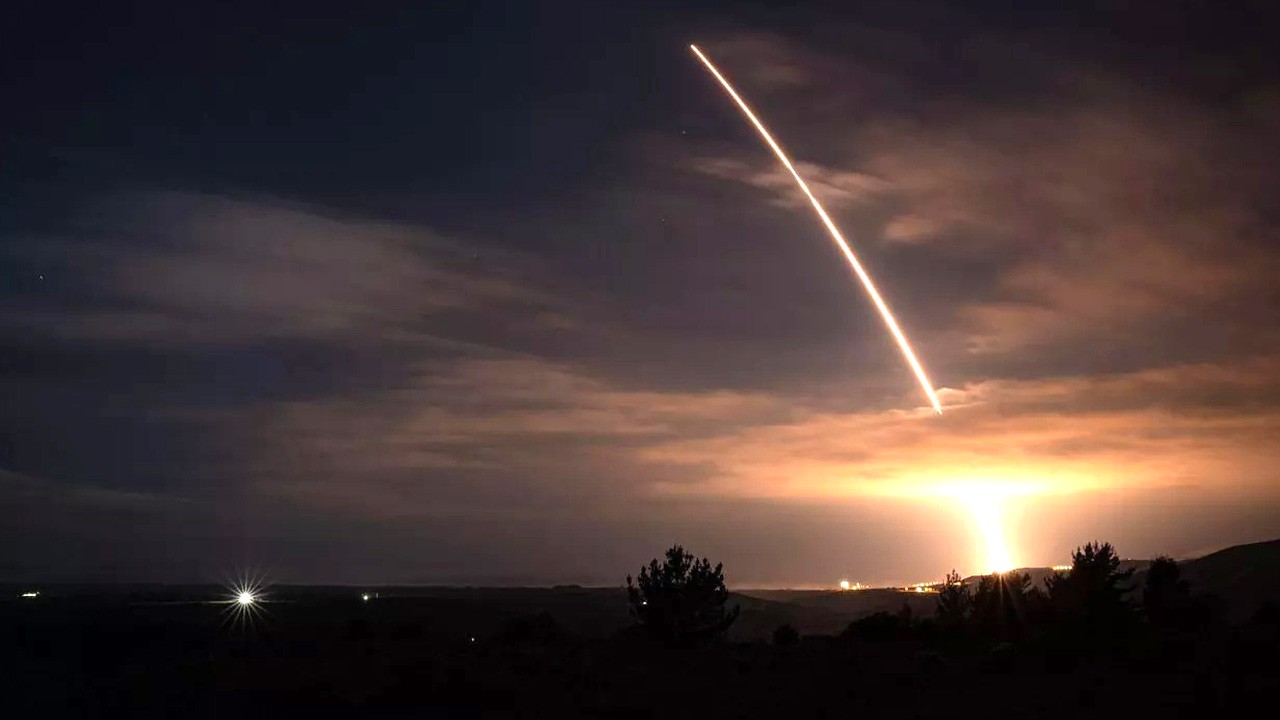 ABD’den nükleer gözdağı: Kıtalararası balistik füze Minuteman III test edildi!