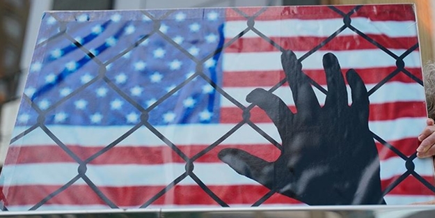 ABD'den skandal! Kovid-19'a yakalanan göçmenler hücreye kapatıldı