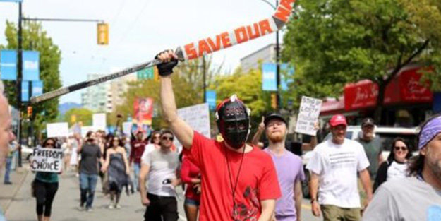 ABD’den sonra bir ülke daha karıştı! Kısıtlamalara ‘Bill Gates’li protesto
