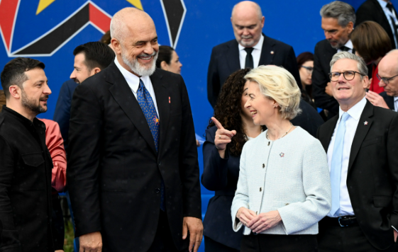 AB’den aday ülkelere bir parmak bal! Bekleyen ülkeleri oyalama taktiği