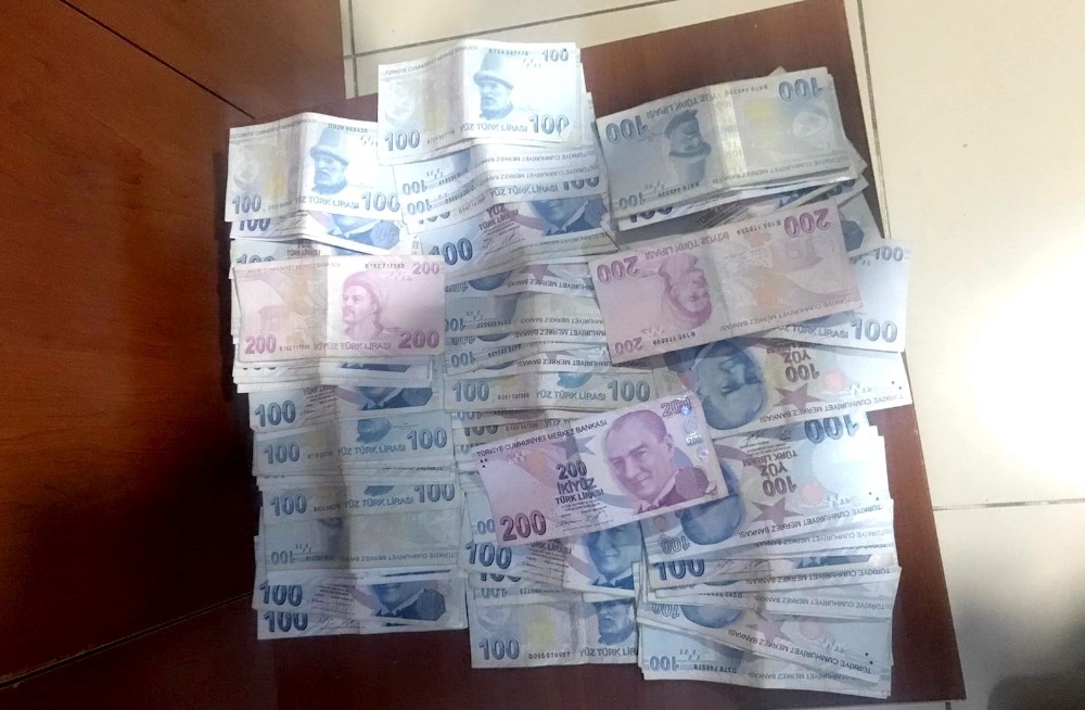 Abdest alan şahsın cebinden 10 bin TL çalındı 