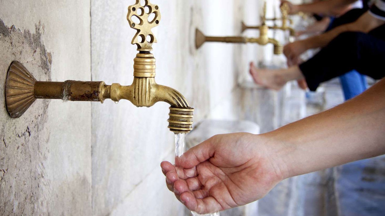 Abdest alırken boğaza su kaçarsa oruç bozulur mu?