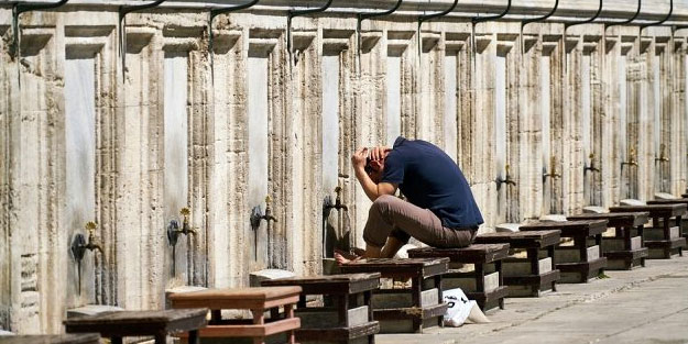 Abdest alırken hangi dua okunur? Abdest duası nasıl okunur?