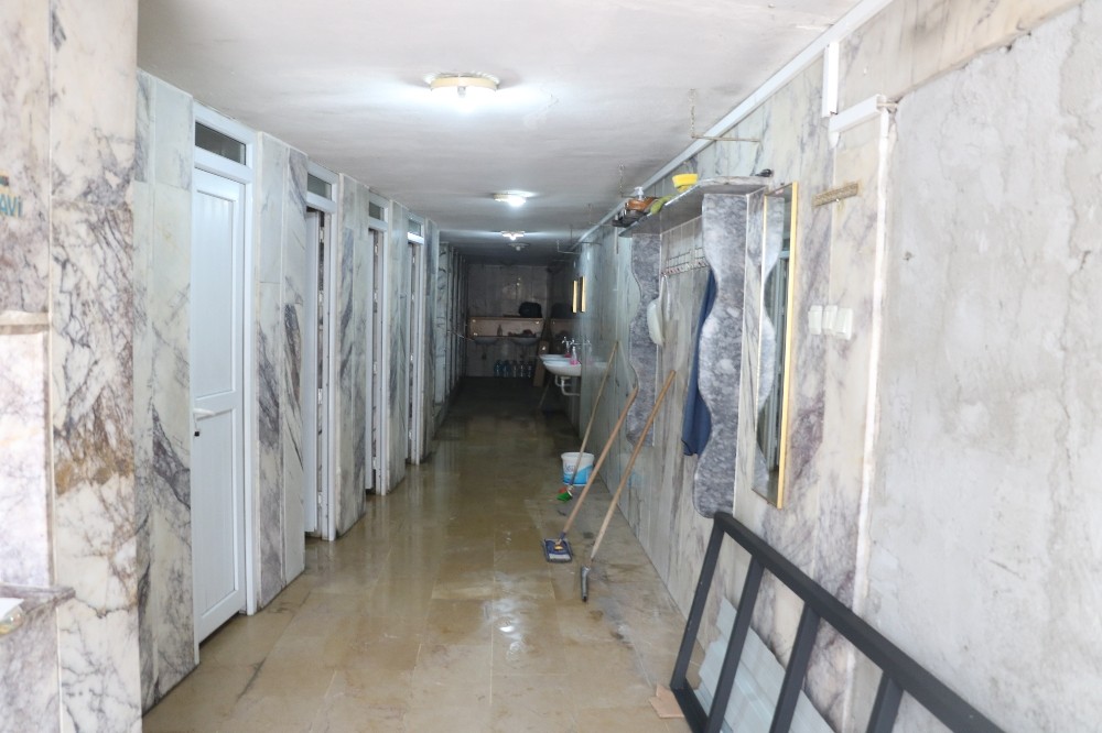 Abdest almak için gittiği camide ruhsatlı silahını kaybetti 
