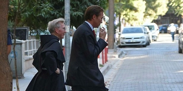 ABD Büyükelçiliği ajan Brunson'u ziyaret edenlerin kim olduğu açıkladı! Onlar da 'papaz'mış