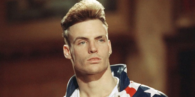 Ünlü şarkıcı hırsızlıktan gözaltında