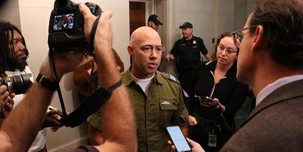 ABD'li siyasetçiden aşağılık propaganda! Kongreye bakın nasıl geldi