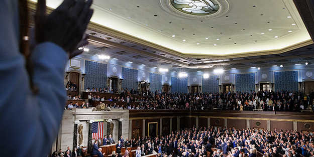 ABD'lilere 'aptallar' diyen Netanyahu'yu ayakta alkışladılar