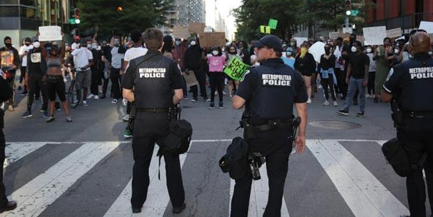 ABD'nin başkentinde sokağa çıkma yasağı ilan edildi