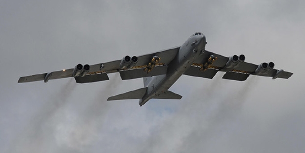 ABD'nin bombardıman uçağı düştü