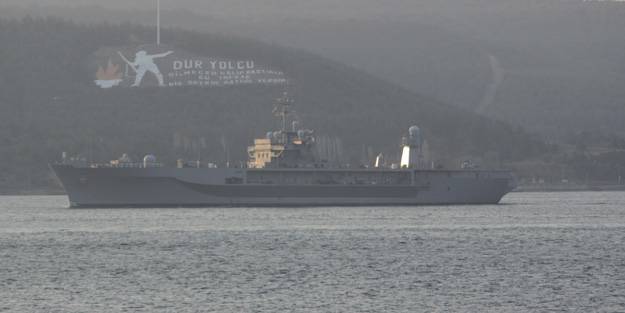 ABD'nin dev savaş gemisi Çanakkale Boğazı'nda görüldü!