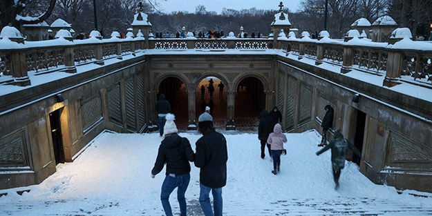 ABD'nin doğu yakası şiddetli kar fırtınasına teslim oldu