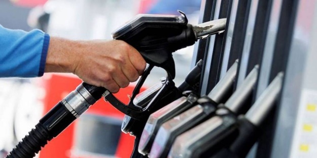 ABD'nin en pahalı benzinini kullanıyorlardı! California'da fiyatlar bir gecede fırladı