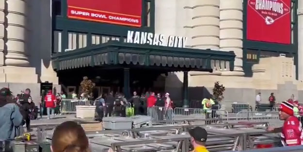 ABD'nin Kansas City şehrindeki geçit töreninde çok sayıda kişi vuruldu