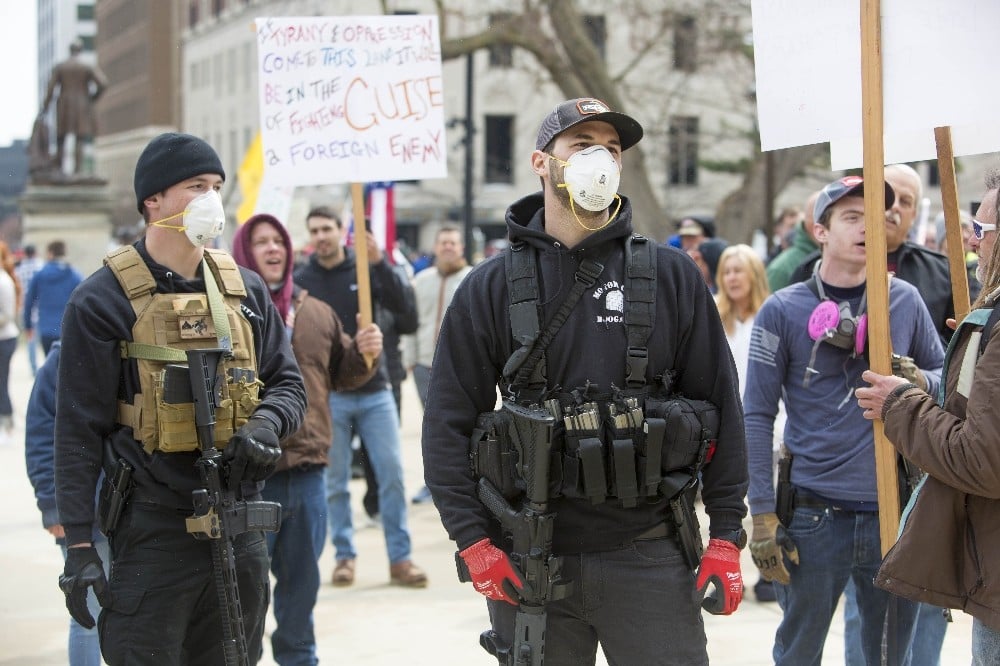 ABD’nin Michigan eyaletinde valinin Covid-19 önlemleri protesto edildi 
