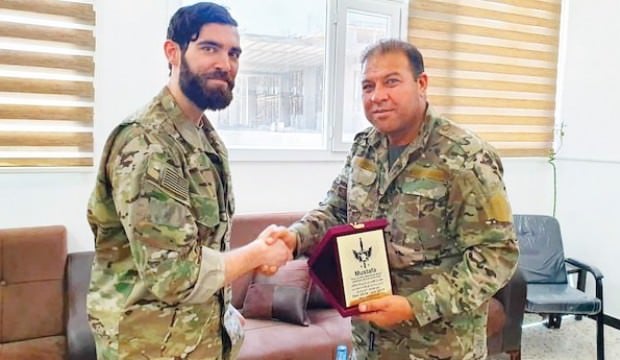 ABD’nin skandalları sürüyor… Teröriste plaket!