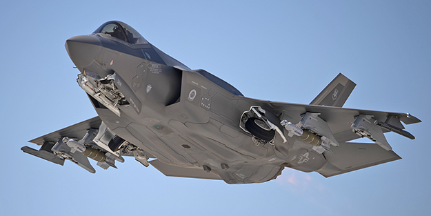 ABD'nin Türkiye'ye F-35'leri vermediği günden beri başına gelmeyen kalmadı! Yunanistan işte şimdi yandı