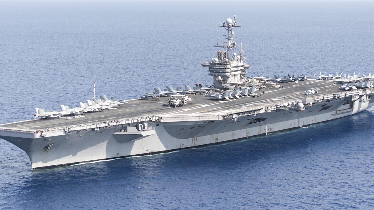 ABD'nin uçak gemisini hedef aldılar