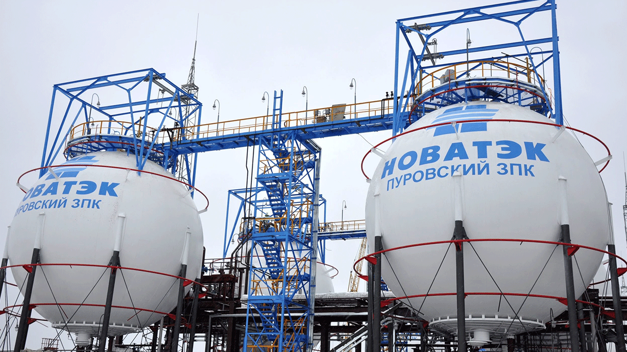 ABD'nin yaptırımları sonrası karar! Putin'den enerji şirketlerine izin!