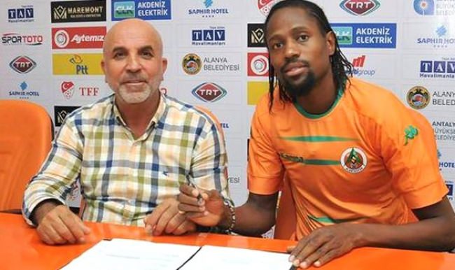 Abdoulaye Ba: Fenerbahçe'deki stoperler benden iyi değil