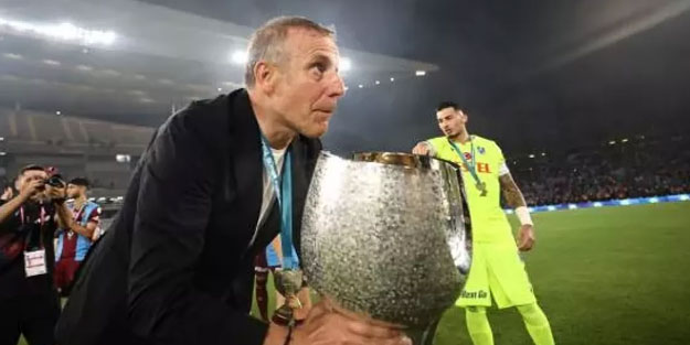 Abdullah Avcı'nın kupa sevinci