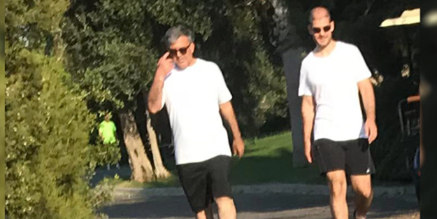 Abdullah Gül ortaya çıktı! Herkes 'kim bu yanındaki gizemli kişi?' diye sordu