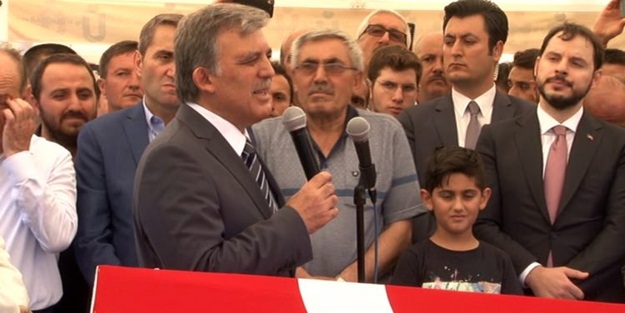 Abdullah Gül şehit cenazesine katıldı