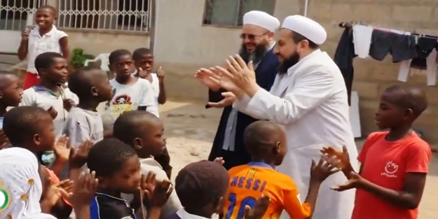 Abdülmetin Balkanlıoğlu Hoca Gana'ya neşe kattı...