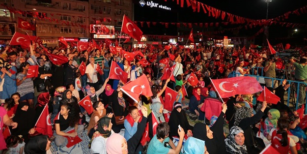 Abdurrahman Dilipak ve Sibel Eraslan Ümraniye Meydanı'ndaydı