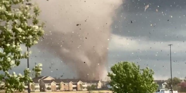 ABD'yi hortum vurdu! 100'e yakın bina hasar gördü